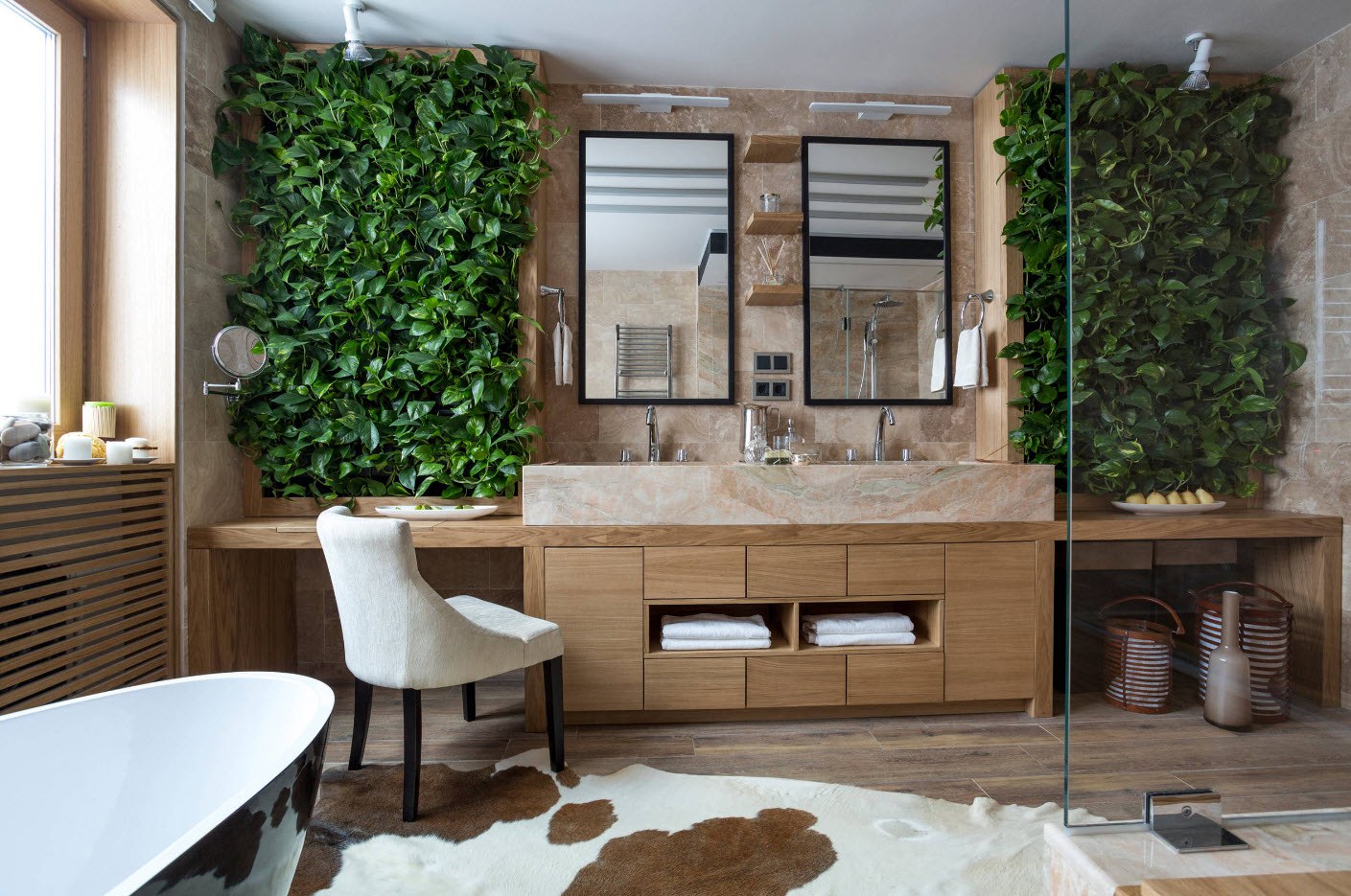 Absoiutely великолепный дизайн ЭКО-ванной комнаты с зелеными зонами на стене и коровьей шкурой на полу
